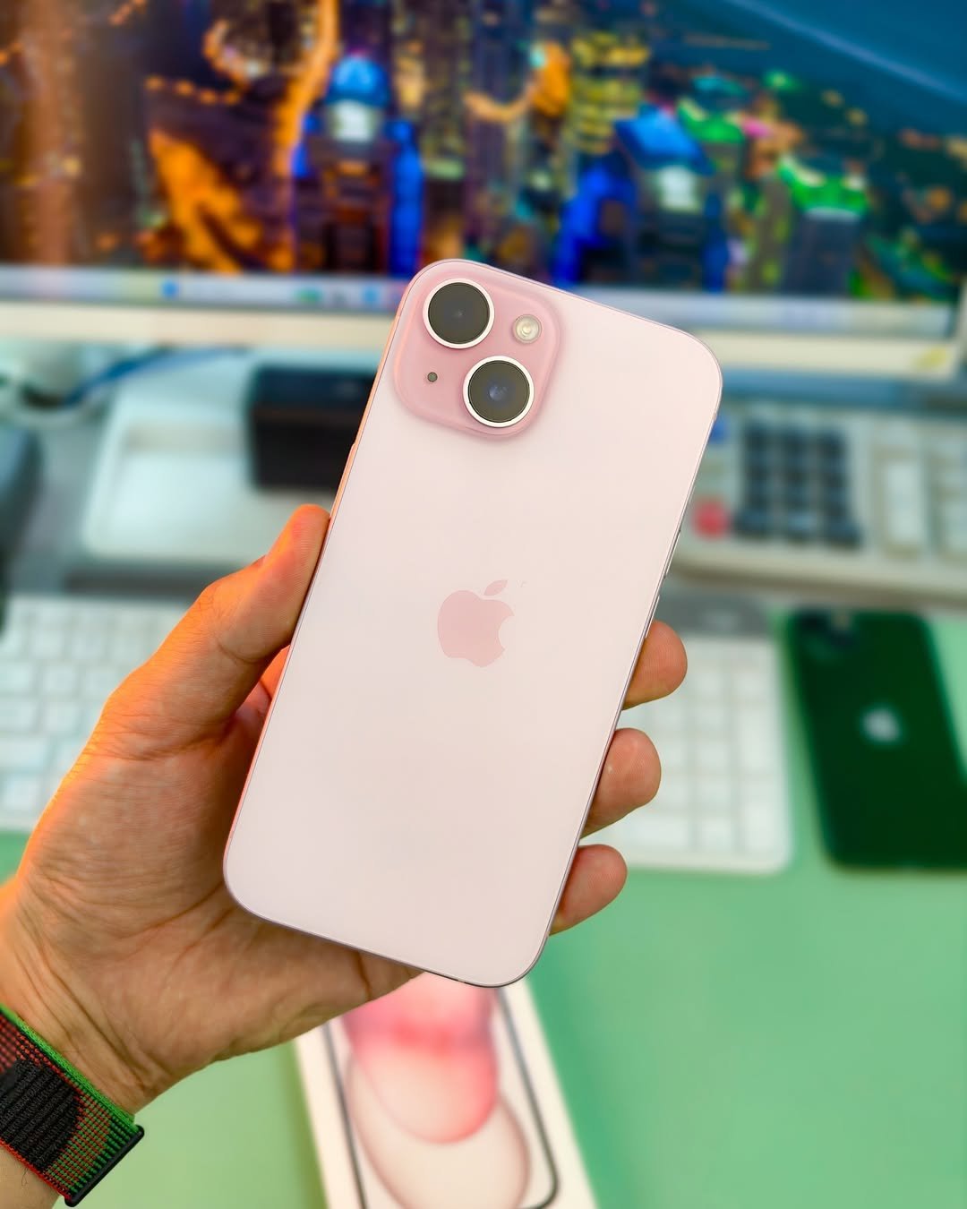 pixelbek.kg-20260210-0072 iPhone 15 – 128GB Pink (Hong Kong Dual SIM, Used, Perfect Condition, 🔋90%, Box) - Image 1