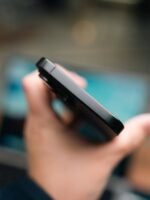 iPhone 16 Pro Max – 1TB Black Titanium (Apple Official Replacement, 🔋100%) - Image 6