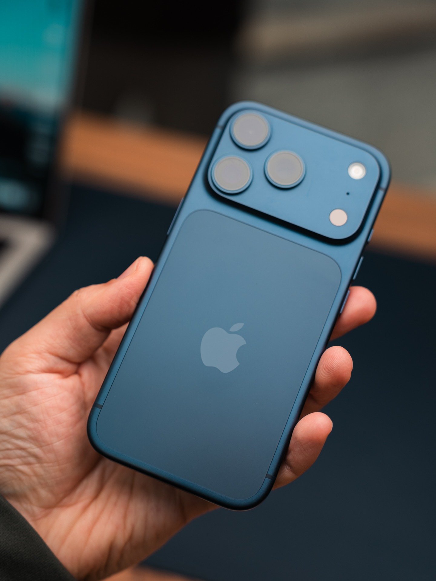 sotochka312-20260202-0061 iPhone 17 Pro – 256GB (Used, Housing Dent, 🔋100%) - Image 1